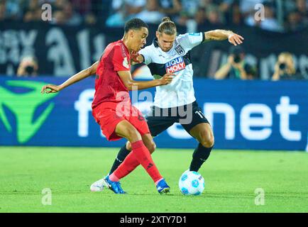 Ulm, Deutschland. August 2024. Jamal MUSIALA, FCB 42 tritt um den Ball, Tackling, Duell, Header, zweikampf, Action, Kampf gegen Dennias Chessa, SSV Ulm 11 im Spiel SSV ULM - FC BAYERN MÜNCHEN DFB-Pokal, Deutscher Fußball-Cup, 1.Runde am 16. August 2024 in Ulm. Saison 2024/2025 Fotograf: ddp-Bilder/STAR-Bilder - DFB-VORSCHRIFTEN VERBIETEN JEDE VERWENDUNG VON FOTOGRAFIEN als BILDSEQUENZEN und/oder QUASI-VIDEO - Credit: ddp Media GmbH/Alamy Live News Stockfoto