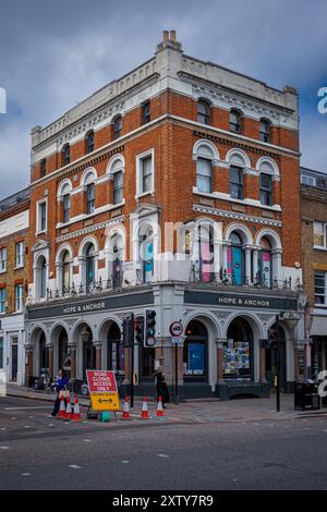 Hope & Anchor Pub Islington London. The Hope and Anchor ist ein Pub mit Live-Musik in der Upper St Islington N. London. Klasse II gelistet, eröffnet 1880. Stockfoto