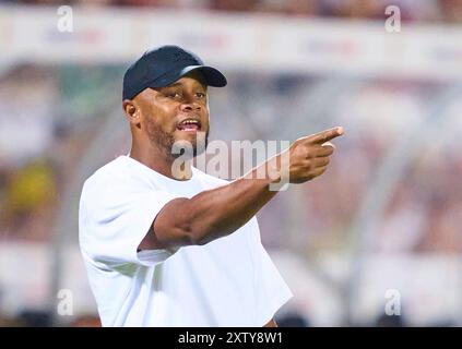 Ulm, Deutschland. August 2024. Trainer Vincent Kompany (FCB), Teammanager, Headcoach, Trainer, im Spiel SSV ULM - FC BAYERN MÜNCHEN DFB-Pokal, deutscher Fußball-Cup, 1.Runde am 16. August 2024 in Ulm. Saison 2024/2025 Fotograf: ddp-Bilder/STAR-Bilder - DFB-VORSCHRIFTEN VERBIETEN JEDE VERWENDUNG VON FOTOGRAFIEN als BILDSEQUENZEN und/oder QUASI-VIDEO - Credit: ddp Media GmbH/Alamy Live News Stockfoto