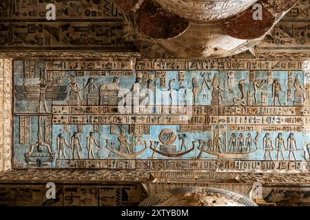 Dendera(Denderah) Tempelkomplex, Hathor Tempel, Decke des Vorhofs, mit Relief und Gemälden, Qena Governorate, Ägypten, Nordafrika, Afrika Stockfoto