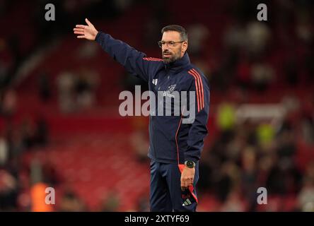 Manchester United Trainer Ruud van Nistelrooy nach dem letzten Pfiff des Premier League-Spiels in Old Trafford, Manchester. Bilddatum: Freitag, 16. August 2024. Stockfoto