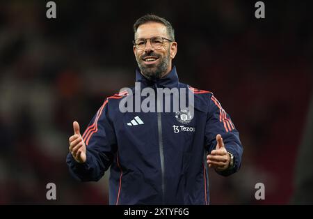 Manchester United Trainer Ruud van Nistelrooy nach dem letzten Pfiff des Premier League-Spiels in Old Trafford, Manchester. Bilddatum: Freitag, 16. August 2024. Stockfoto