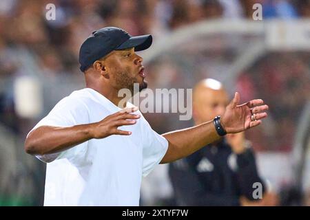 Ulm, Deutschland. August 2024. Trainer Vincent Kompany (FCB), Teammanager, Headcoach, Trainer, im Spiel SSV ULM - FC BAYERN MÜNCHEN DFB-Pokal, deutscher Fußball-Cup, 1.Runde am 16. August 2024 in Ulm. Saison 2024/2025 Fotograf: ddp-Bilder/STAR-Bilder - DFB-VORSCHRIFTEN VERBIETEN JEDE VERWENDUNG VON FOTOGRAFIEN als BILDSEQUENZEN und/oder QUASI-VIDEO - Credit: ddp Media GmbH/Alamy Live News Stockfoto