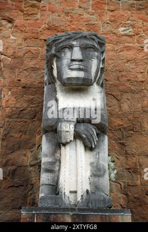 Ecce Homo Statue von Sir Jacob Epstein in den Ruinen der alten Kathedrale von Coventry Stockfoto