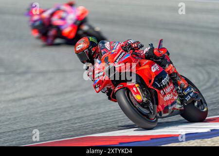 Spielberg, Österreich. August 2024. SPIELBERG, ÖSTERREICH - 16. AUGUST: Francesco Bagnaia aus Italien und Ducati Lenovo Team während der MotoGP of Austria - Training am Red Bull Ring am 16. August 2024 in Spielberg, Österreich.240816 SEPA 01 071 - 20240816 PD4590 Credit: APA-PictureDesk/Alamy Live News Stockfoto