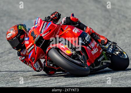 Spielberg, Österreich. August 2024. SPIELBERG, ÖSTERREICH - 16. AUGUST: Francesco Bagnaia aus Italien und Ducati Lenovo Team während der MotoGP of Austria - Training am Red Bull Ring am 16. August 2024 in Spielberg, Österreich.240816 SEPA 01 067 - 20240816 PD4596 Credit: APA-PictureDesk/Alamy Live News Stockfoto