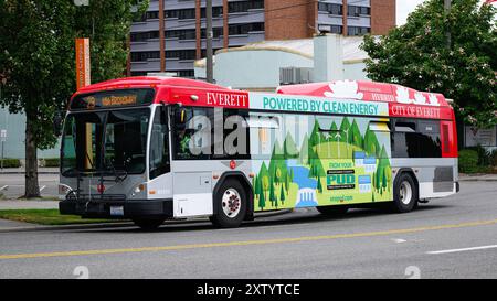 Everett, WA, USA - 28. Juli 2024; City of Everett Diesel-Elektrobus mit sauberer Energie Stockfoto