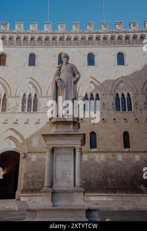 Statue von Sallustio Bandini in Siena, Italien Stockfoto