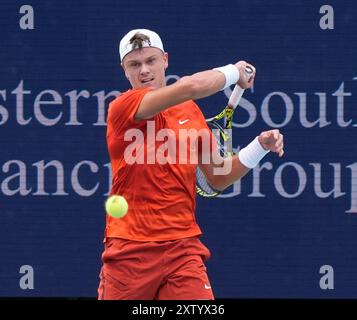 16. August 2024: Holger Rune (DEN) besiegte Gael Monfils (FRA) bei den Cincinnati Open im Lindner Family Tennis Center in Mason, Ohio. © Leslie Billman/Tennisclix/CSM Credit: CAL Sport Media/Alamy Live News Stockfoto