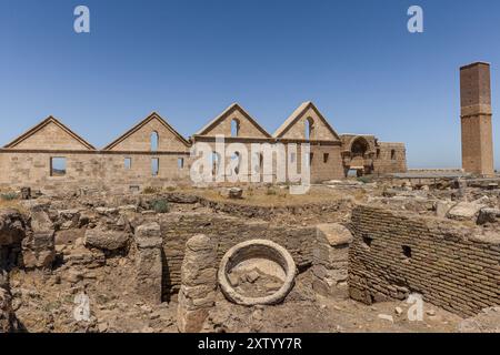 Ruinen von Ulu Cami (die große Moschee) in Harran. Dieses architektonische Denkmal ist die älteste Moschee in Anatolien und wurde im 8. Jahrhundert erbaut. Ruinen von Th Stockfoto