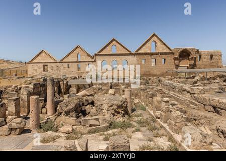 Ruinen von Ulu Cami (die große Moschee) in Harran. Dieses architektonische Denkmal ist die älteste Moschee in Anatolien und wurde im 8. Jahrhundert erbaut. Ruinen von Th Stockfoto