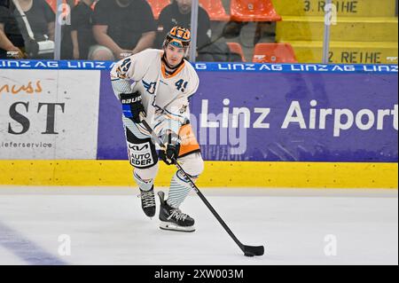 Linz, Österreich. August 2024. LINZ, ÖSTERREICH - 16. AUGUST: Graham Knott (BWL) im Vorbereitungsspiel zwischen Black Wings Linz gegen EC Kassel Huskies in Eishalle Linz am 16. August 2024 in Linz, Österreich.240816 SEPA 20 030 - 20240816 PD6817 Credit: APA-PictureDesk/Alamy Live News Stockfoto