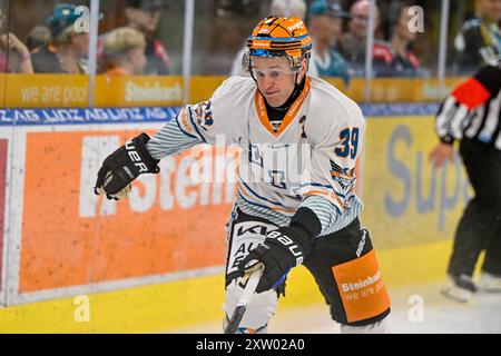 Linz, Österreich. August 2024. LINZ, ÖSTERREICH - 16. AUGUST: Ian Scheid (BWL) im Vorbereitungsspiel zwischen Black Wings Linz / EC Kassel Huskies in Eishalle Linz am 16. August 2024 in Linz, Österreich.240816 SEPA 20 044 - 20240816 PD7500 Credit: APA-PictureDesk/Alamy Live News Stockfoto