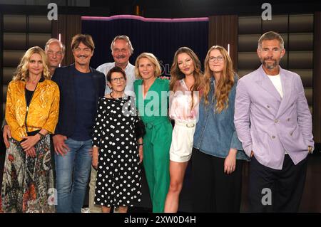 Christine Sommer, Martin Brambach, Matze Knop, Rita Süssmuth, Peter Neururer, Susan Link, Joelina Drews, Vivien Neufeld und Micky Beisenherz bei der Aufzeichnung der WDR-Talkshow Kölner Treff im WDR Studio BS 3. Köln, 16.08.2024 *** Christine Sommer, Martin Brambach, Matze Knop, Rita Süssmuth, Peter Neururer, Susan Link, Joelina Drews, Vivien Neufeld und Micky Beisenherz bei der Aufnahme der WDR Talkshow Kölner Treff im WDR Studio BS 3 Köln, 16 08 2024 Foto:XC.xAdolph/xFuturexImagex koelner treff1608 4805 Stockfoto