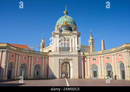 Innenhof Brandenburger Landtag, Fortunaportal, hinten Nikolaikirche, Alter Markt, Potsdam, Brandenburg, Deutschland Stockfoto