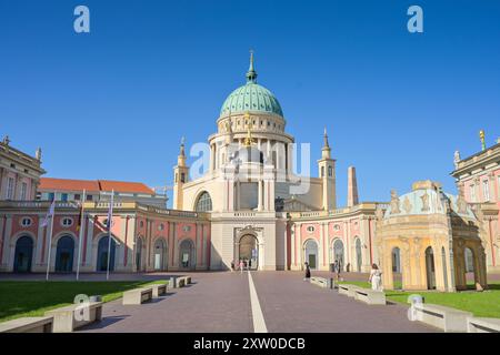 Innenhof Brandenburger Landtag, Fortunaportal, hinten Nikolaikirche, Alter Markt, Potsdam, Brandenburg, Deutschland Stockfoto