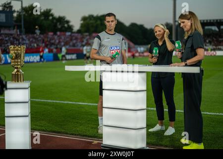 Thomas Woerle (SSV Ulm, Cheftrainer), Friederike Kromp, Katrin Müller-Hohenstein GER, SSV Ulm gegen FC Bayern München, Fußball, DFB-Pokal, 1. Runde, Spielzeit 2024/2025, 16.08.2024, Eibner-Pressefoto/Sascha Walther Stockfoto