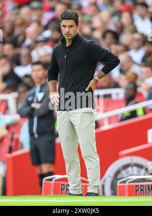 London, Großbritannien. August 2024. August 2024 - Arsenal gegen Olympique Lyonnais - Emirates Cup - Emirates Stadium. Arsenal Manager Mikel Arteta. Bildnachweis: Mark Pain/Alamy Live News Stockfoto