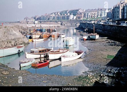 Fischerboote im Hafen, der Long Hole and Seacliff Road, Bangor, County Down, Nordirland Ende der 1950er Jahre Stockfoto