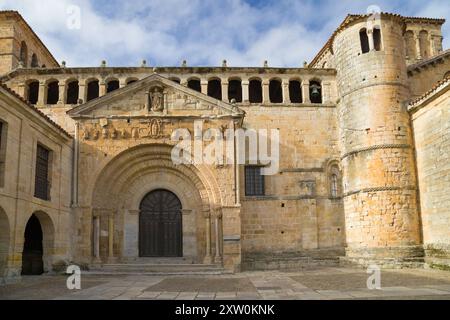 Stiftskirche St. Juliana in Santillana del Mar, Kantabrien, Spanien. Stockfoto