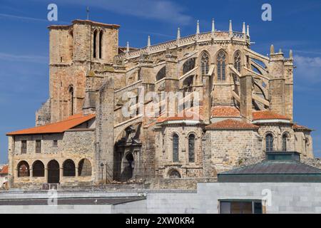 Kirche Santa Maria de la Asuncion von Castro Urdiales, Kantabrien, Spanien. Stockfoto