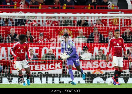 Manchester United Torhüter Andre Onana (24) während des Spiels Manchester United FC gegen Fulham FC English Premier League in Old Trafford, Manchester, England, Großbritannien am 16. August 2024 Credit: Every Second Media/Alamy Live News Stockfoto