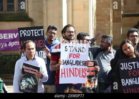 Sydney, Australien. August 2024. Die australische Föderation für ethnische und religiöse Minderheiten in Bangladesch (AFERMB) protestiert in der George Street neben dem Rathaus von Sydney, um die Gräueltaten gegen Hindus, Buddhisten und Christen in Bangladesch zu stoppen. Richard Milnes/Alamy Live News Stockfoto