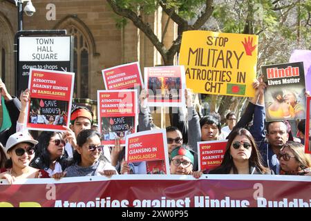 Sydney, Australien. August 2024. Die australische Föderation für ethnische und religiöse Minderheiten in Bangladesch (AFERMB) protestiert in der George Street neben dem Rathaus von Sydney, um die Gräueltaten gegen Hindus, Buddhisten und Christen in Bangladesch zu stoppen. Richard Milnes/Alamy Live News Stockfoto