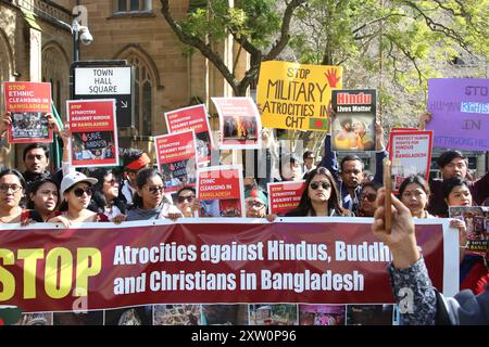 Sydney, Australien. August 2024. Die australische Föderation für ethnische und religiöse Minderheiten in Bangladesch (AFERMB) protestiert in der George Street neben dem Rathaus von Sydney, um die Gräueltaten gegen Hindus, Buddhisten und Christen in Bangladesch zu stoppen. Richard Milnes/Alamy Live News Stockfoto