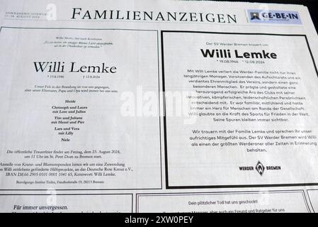 Nach dem plötzlichen Tod von Ex-Werder-Manager Willi Lemke eigentlich: Wilfried Lemke veröffentlichte der Weser-Kurier am Samstag, 17. August 2024, mehr als zwei Druckseiten mit Todesanzeigen der Familie, von Freunden und von diversen Institutionen. Das Kind einer Stettiner Flüchtlingsfamilie wurde 1946 in Pönitz Ostholstein geboren, studierte in Hamburg Sport auf Lehramt, arbeitete ab 1974 als SPD-Landesgeschäftsführer in Bremen, ab 1981 als Manager des Fußballbundesligisten Werder Bremen, ab 1999 als Bildungssenator, ab 2007 als Innensenator und von 2008 bis 2016 als Sonderberater des UN-Gen Stockfoto