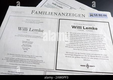 Nach dem plötzlichen Tod von Ex-Werder-Manager Willi Lemke eigentlich: Wilfried Lemke veröffentlichte der Weser-Kurier am Samstag, 17. August 2024, mehr als zwei Druckseiten mit Todesanzeigen der Familie, von Freunden und von diversen Institutionen. Das Kind einer Stettiner Flüchtlingsfamilie wurde 1946 in Pönitz Ostholstein geboren, studierte in Hamburg Sport auf Lehramt, arbeitete ab 1974 als SPD-Landesgeschäftsführer in Bremen, ab 1981 als Manager des Fußballbundesligisten Werder Bremen, ab 1999 als Bildungssenator, ab 2007 als Innensenator und von 2008 bis 2016 als Sonderberater des UN-Gen Stockfoto