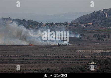 Marjayoun, Libanon. August 2024. Ein Blick auf die Ebene in der Nähe der südlibanesischen Stadt KHIAM im Südlibanon nahe der Grenze zu Israel nach israelischen Bombardierungen, während anhaltender Auseinandersetzungen zwischen der Hisbollah der IDF. Quelle: SOPA Images Limited/Alamy Live News Stockfoto