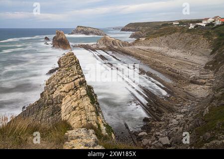 Arnia Flysch an der Costa Quebrada, Kantabrien, Spanien. Stockfoto