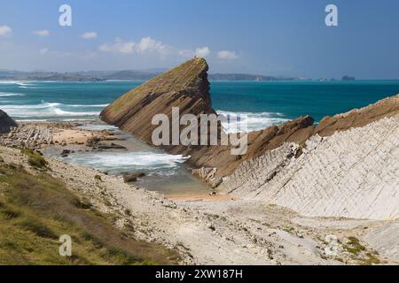 Pedruquios Beach an der Costa Quebrada, Kantabrien, Spanien. Stockfoto