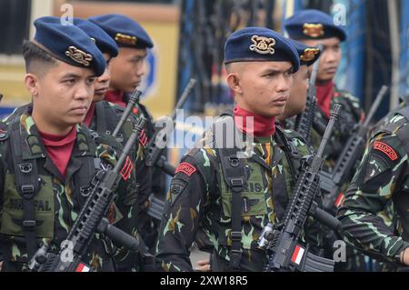 Bogor, West-Java, Indonesien. August 2024. Mitglieder des indonesischen Mobile Brigade Corps (Brimob) stehen bei einer Zeremonie zum 79. Unabhängigkeitstag in Bogor, West-Java, Indonesien, als Wache. (Kreditbild: © Adriana Adie/ZUMA Press Wire) NUR REDAKTIONELLE VERWENDUNG! Nicht für kommerzielle ZWECKE! Stockfoto