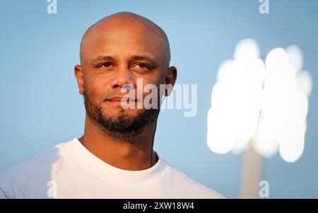 ULM – 16. AUGUST: Trainer Vincent Kompany von Bayern München vor dem DFB-Pokal-Spiel zwischen SSV Ulm 1846 und FC Bayern München am 16. August 2024 in Ulm. © diebilderwelt / Alamy Stock Stockfoto