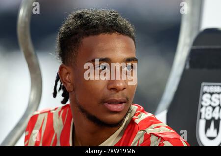 ULM – 16. AUGUST: Michael Olise von Bayern München Ersatzbank beim DFB-Pokal-Spiel zwischen SSV Ulm 1846 und FC Bayern München am 16. August 2024 in Ulm. © diebilderwelt / Alamy Stock Stockfoto