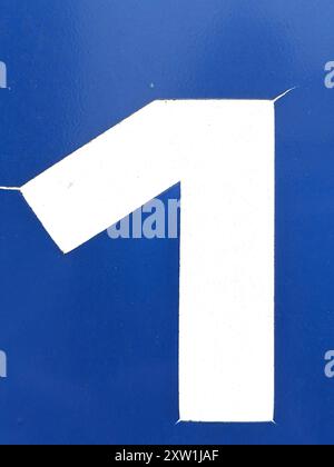 Schriftliche Formulierung in Distress State Typography Found Number Stockfoto