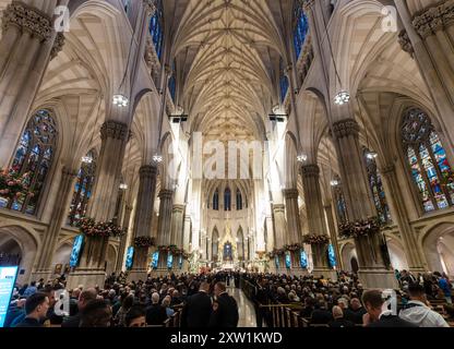 New York City, USA - 30. April 2023: Innenraum der St. Patrick's Cathedral in Midtown Manhattan, New York City Stockfoto