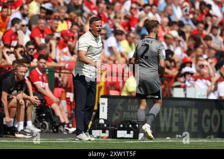 London, Großbritannien. August 2024. Leyton Orient Manager Richie Wellens, der sein Team beim Charlton Athletic FC gegen Leyton Orient FC SKY BET EFL League 1 Spiel im Valley, London, England, Großbritannien am 17. August 2024 ansprach. Credit: Every Second Media/Alamy Live News Stockfoto