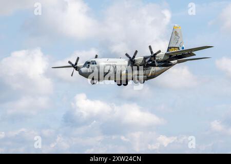 Hellenic Air Force - Lockheed C-130H Hercules kommt bei der RAF Fairford an, um an der statischen Ausstellung der Royal International Air Tattoo 2024 teilzunehmen. Stockfoto