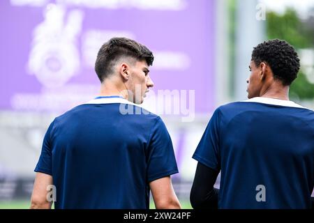 Antwerpen, Belgien. August 2024. Genks Torhüter Mike Penders wurde vor einem Fußballspiel zwischen Beerschot VA und KRC Genk am Samstag, den 17. August 2024, in Antwerpen am vierten Tag der Saison 2024-2025 der ersten Liga der „Jupiler Pro League“ der belgischen Meisterschaft vorgestellt. BELGA FOTO TOM GOYVAERTS Credit: Belga Nachrichtenagentur/Alamy Live News Stockfoto