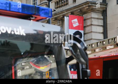 Somerset House, London, Großbritannien. August 2024. Feuerwehrmannschaften nehmen an einem Brand im Somerset House in London Teil. Quelle: Matthew Chattle/Alamy Live News Stockfoto