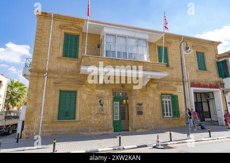 Nikosia-Nordzypern: 18. Oktober 2023: Fassadenansicht des Dr. Fazil Kucuk Museums. Der erste Vizepräsident der Republik Zypern. Stockfoto