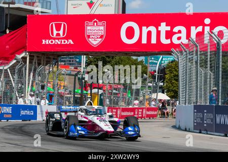 Toronto, ON, USA. Juli 2024. Der Fahrer DER NTT INDYCAR-SERIE Felix Rosenqvist (60) aus Varnamo, Schweden, reist während eines Trainings für den Ontario Honda Dealers Indy Toronto auf den Straßen von Toronto in Toronto ON durch die Kurven. (Kreditbild: © Walter G. Arce Sr./ASP via ZUMA Press Wire) NUR REDAKTIONELLE VERWENDUNG! Nicht für kommerzielle ZWECKE! Stockfoto