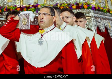 Valladolid, Spanien, 6. April 2023: Feierliche Prozession: Die Pönitenten von Valladolid Karwoche Stockfoto