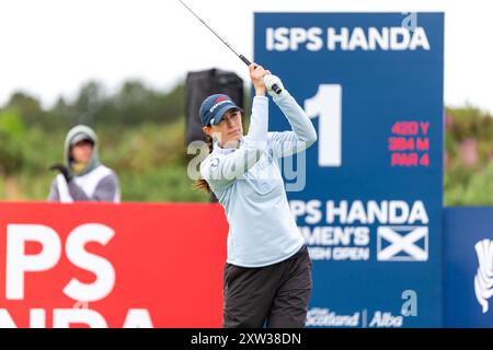 North Ayrshire, Schottland. August 2024. Cheyenne Knight schlägt in der dritten Runde der ISPS HANDA Women’s Scottish Open 2024 in Dundonald Links ins 1. Loch ab. Quelle: Tim Gray/Alamy Live News Stockfoto