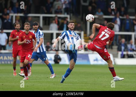 Nathan Sheron von Hartlepool United im Einsatz mit Cavaghn Miley von Southend United während des Vanarama National League-Spiels zwischen Hartlepool United und Southend United am Samstag, den 17. August 2024, im Victoria Park, Hartlepool. (Foto: Mark Fletcher | MI News) Credit: MI News & Sport /Alamy Live News Stockfoto