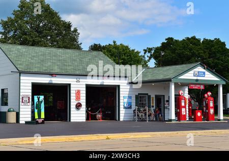 Dwight, Illinois, USA. Ein Schritt zurück in die Zeit ist die Samll Illinois communty of Dwight, die eine restaurierte, voll ausgestattete Texico Tankstelle beherbergt. Stockfoto