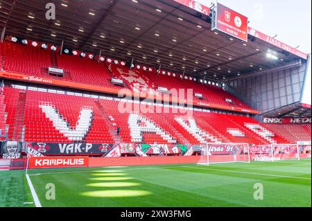 Enschede, Niederlande. August 2024. ENSCHEDE, Stadion Grolsch Veste, 17-08-2024, Saison 2024/2025, niederländischer Eredivisie Football während des Spiels Twente - Sparta sichere Platzierung VAK P Credit: Pro Shots/Alamy Live News Stockfoto